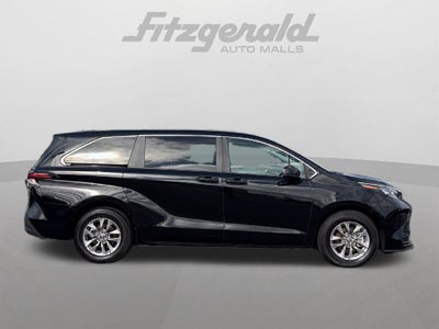 2025 Toyota Sienna LE 8 Passenger