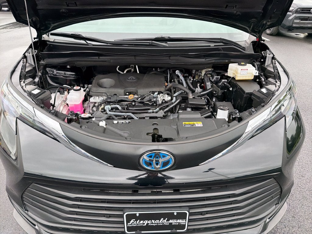 2025 Toyota Sienna XLE 8 Passenger