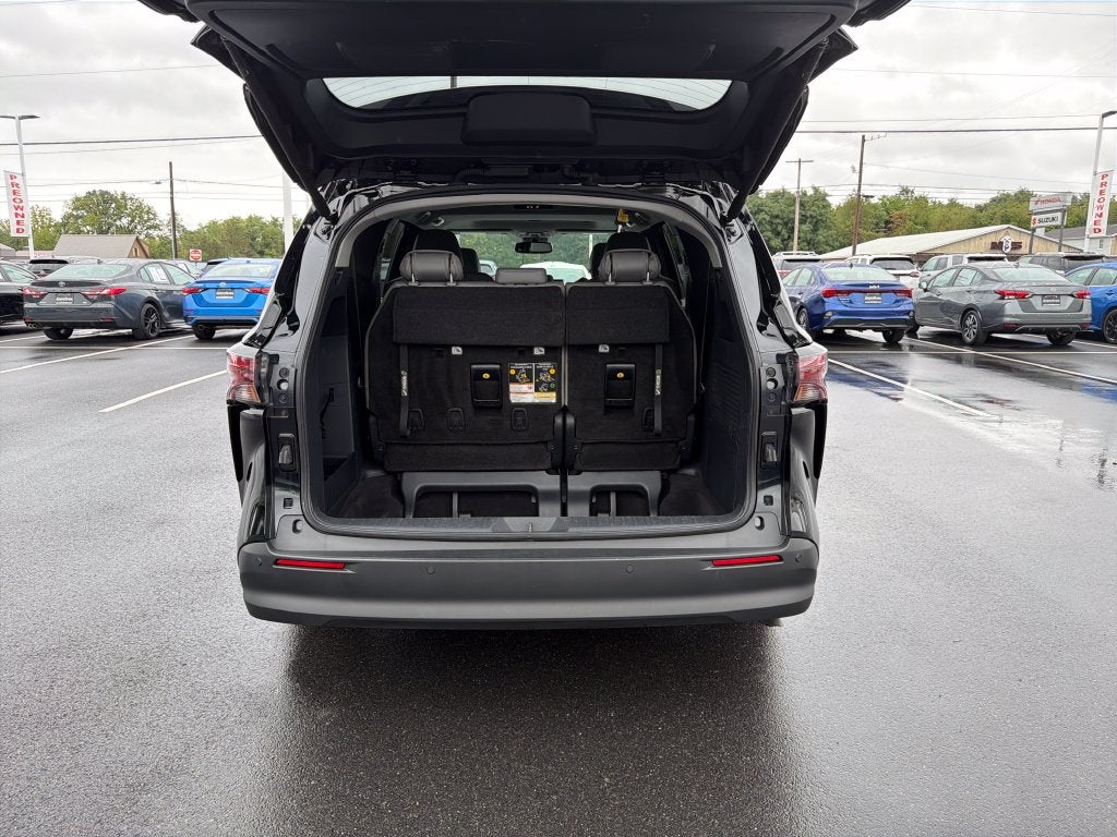 2025 Toyota Sienna XLE 8 Passenger