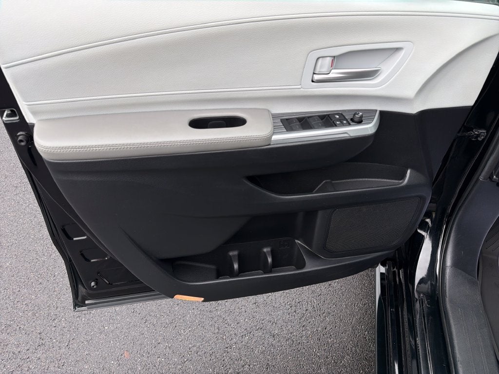 2025 Toyota Sienna XLE 8 Passenger