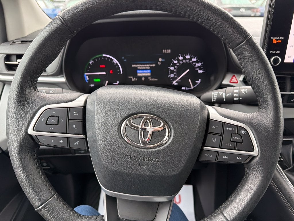 2025 Toyota Sienna XLE 8 Passenger