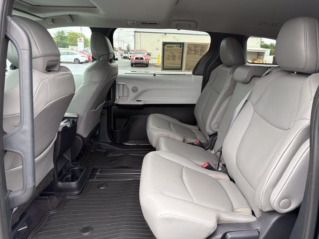 2025 Toyota Sienna XLE 8 Passenger