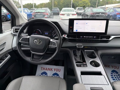 2025 Toyota Sienna XLE 8 Passenger