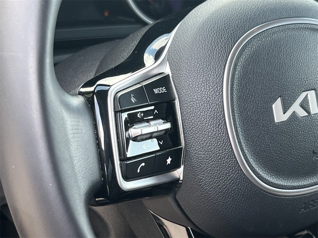 2023 Kia Carnival LX