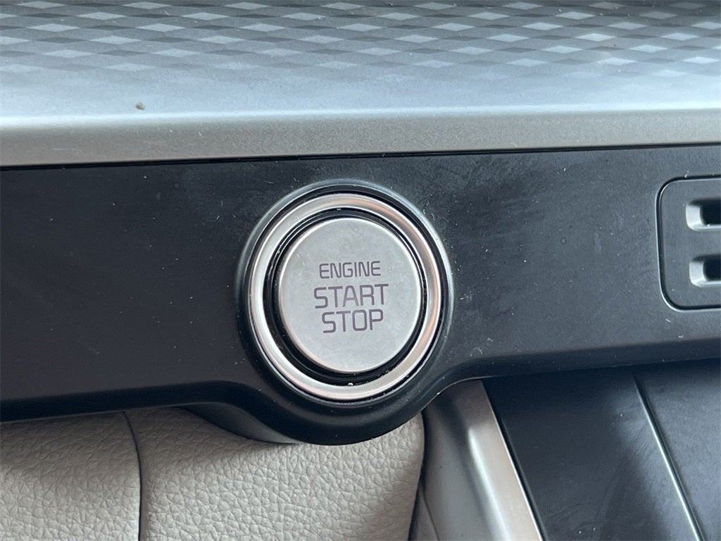 2023 Kia Carnival LX