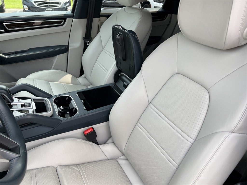 2022 Porsche Cayenne Base