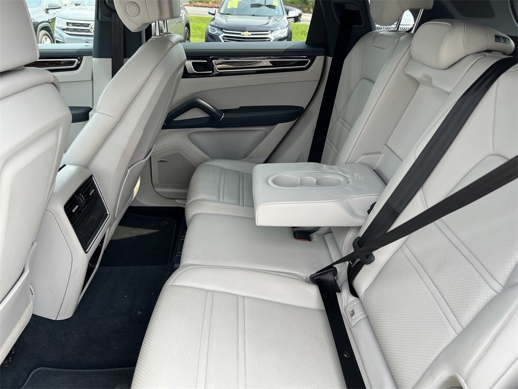 2022 Porsche Cayenne Base