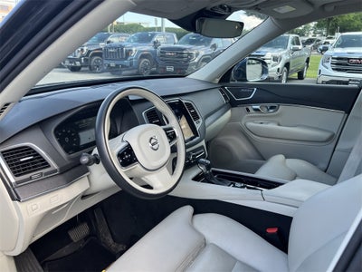2020 Volvo XC90 T6 Momentum