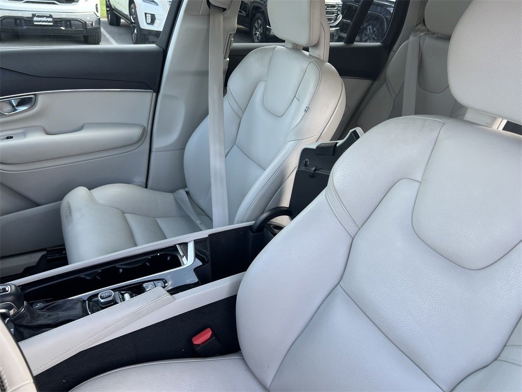2020 Volvo XC90 T6 Momentum
