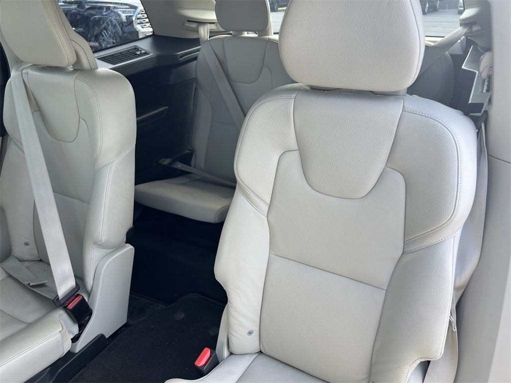 2020 Volvo XC90 T6 Momentum