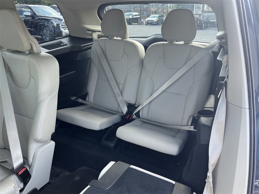 2020 Volvo XC90 T6 Momentum