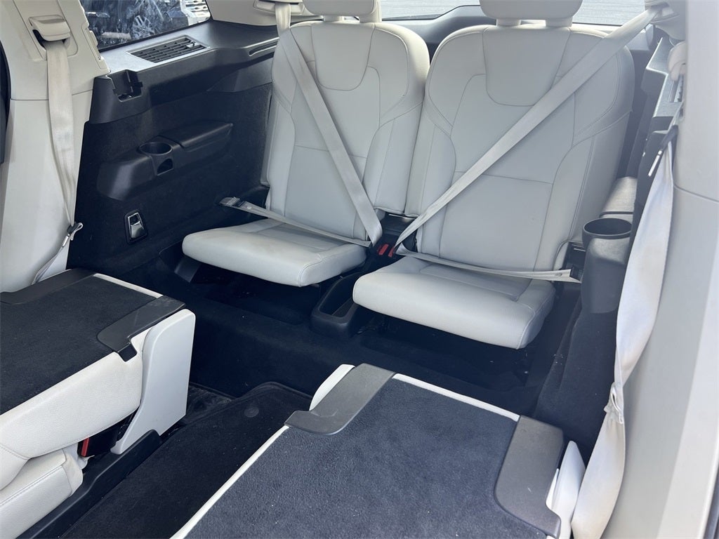 2020 Volvo XC90 T6 Momentum