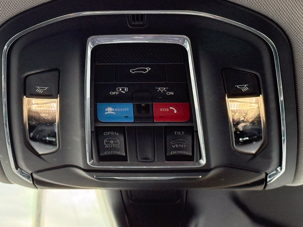 2023 Jeep Grand Cherokee L Laredo 4x4