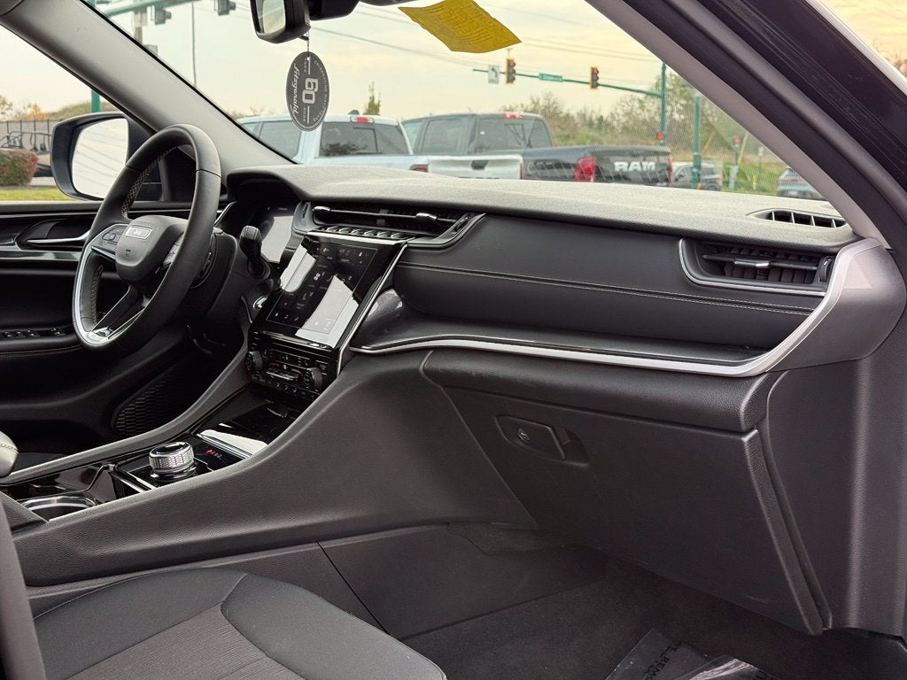 2023 Jeep Grand Cherokee L Laredo 4x4