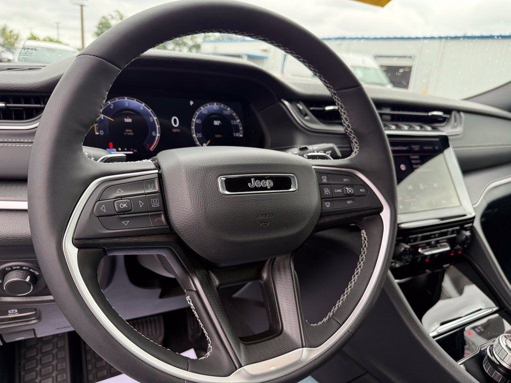 2025 Jeep Grand Cherokee L Laredo 4x4