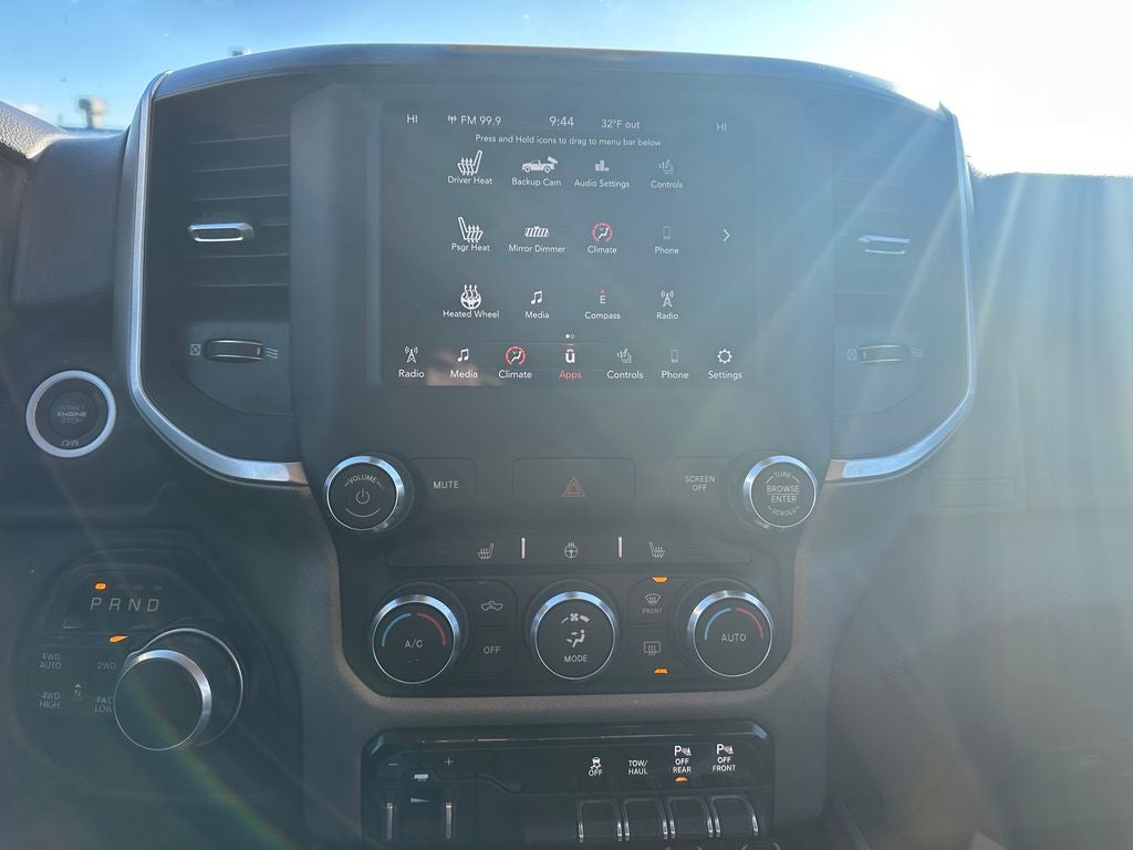 2020 RAM 1500 Big Horn Crew Cab 4x4 6'4' Box