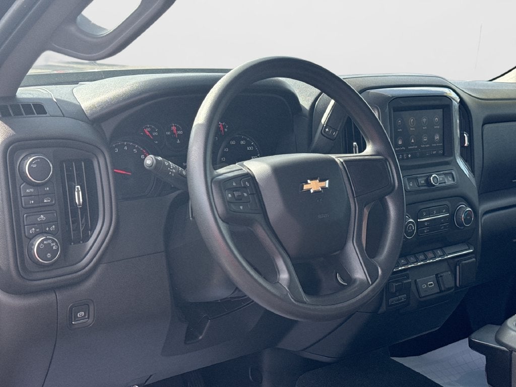 2023 Chevrolet Silverado 1500 4WD Crew Cab Short Bed Custom