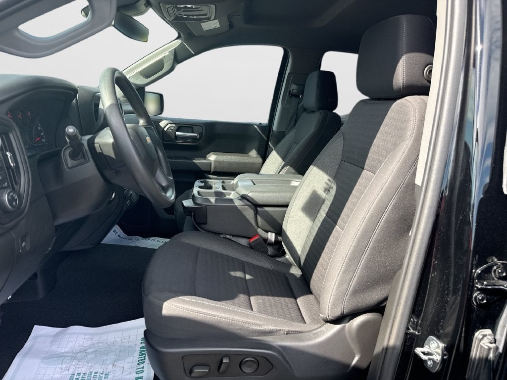 2023 Chevrolet Silverado 1500 4WD Crew Cab Short Bed Custom