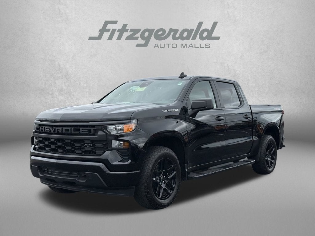 2023 Chevrolet Silverado 1500 4WD Crew Cab Short Bed Custom