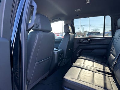 2025 Chevrolet Suburban 4WD LT