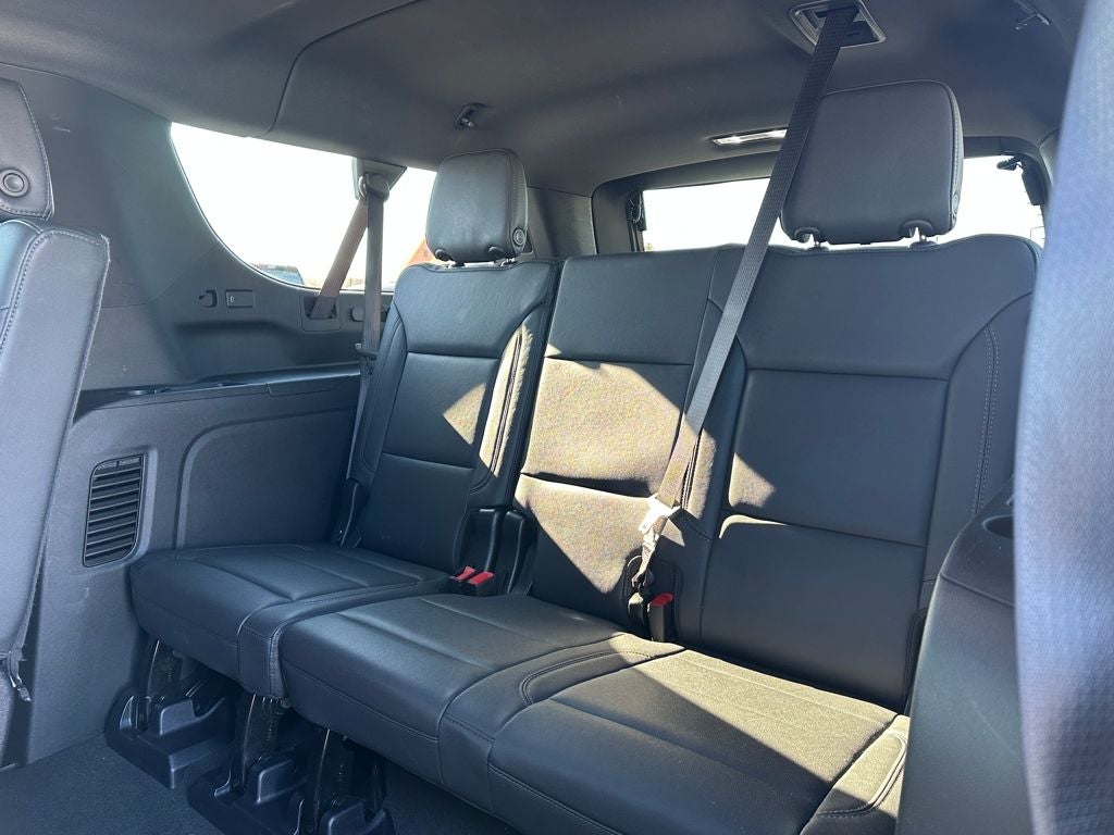 2025 Chevrolet Suburban 4WD LT