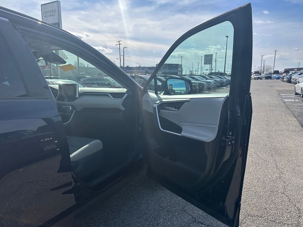 2025 Toyota RAV4 XLE