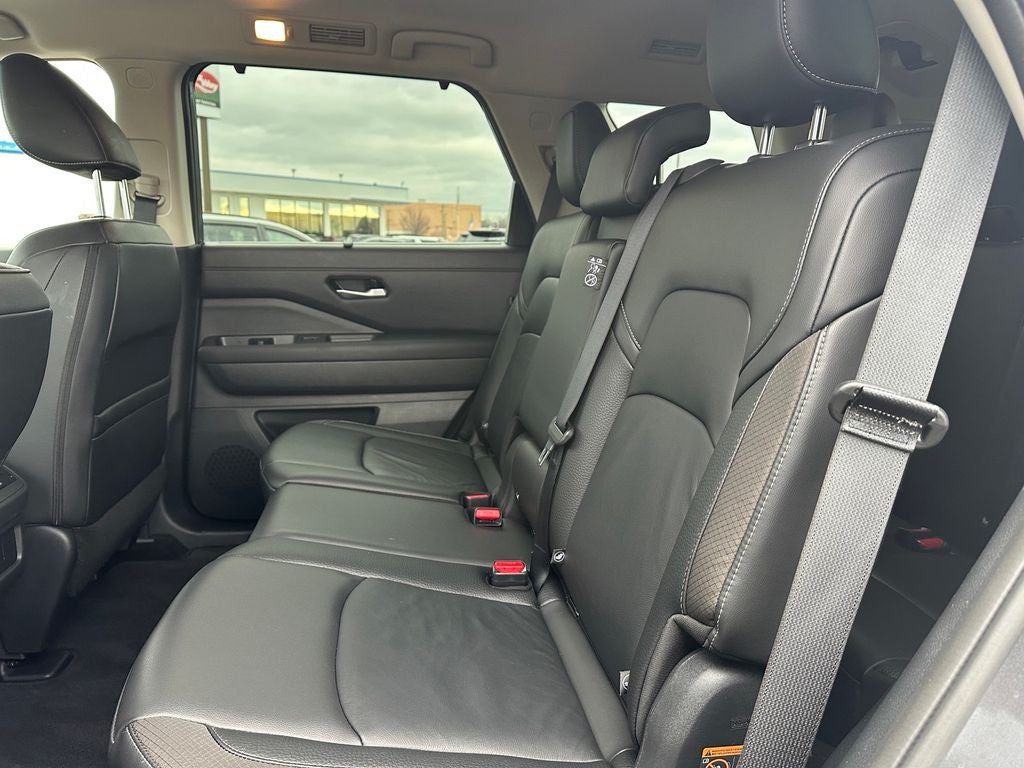 2025 Nissan Pathfinder SL 4WD