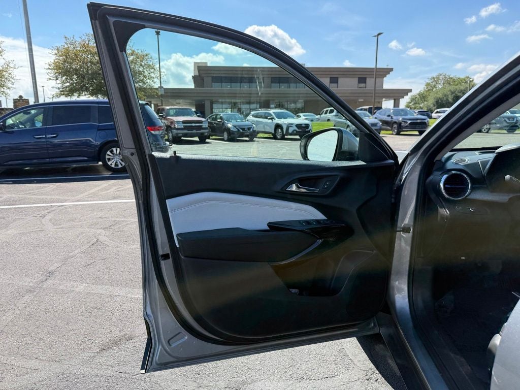 2025 Chevrolet Trax FWD LT