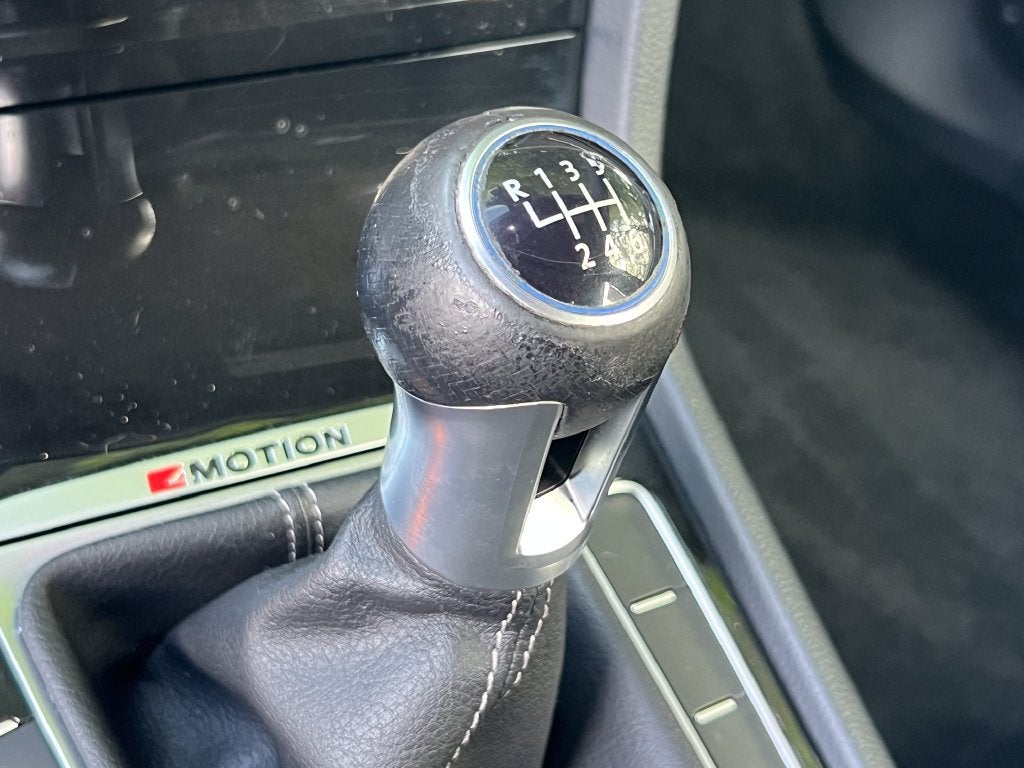 2017 Volkswagen Golf R DCC & Navigation 4Motion
